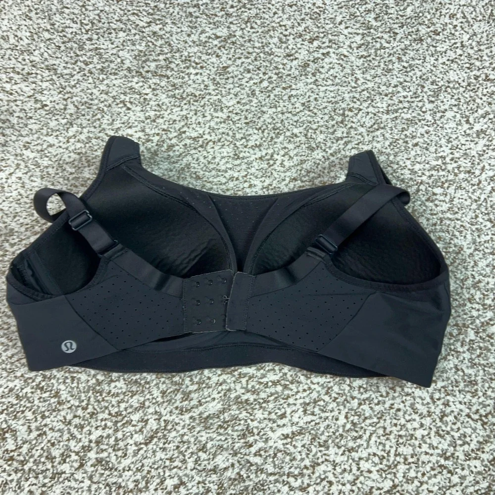 Lululemon Sports Bra Womens 32 Black Support Adjustable Hook Back‎ Workout Gym